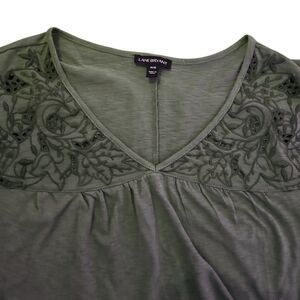 Lane Bryant Green Embroidered Short Sleeve Tee, Sz 14/16